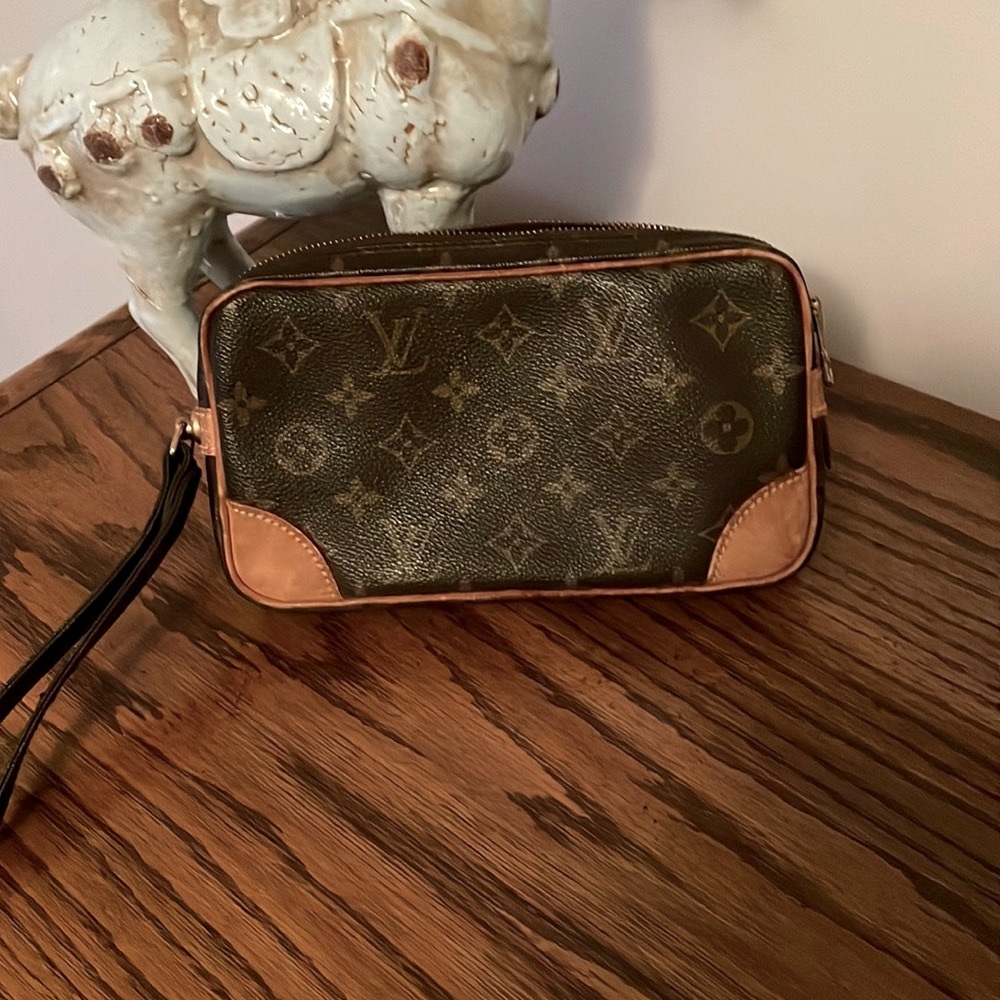 Authentic Louis Vuitton bag EUC